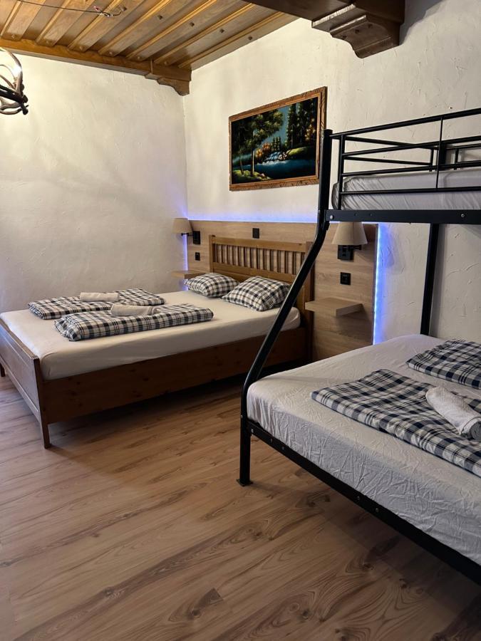 Hostel Lovely Rooms, City Center, Shared Bathroom, Windows To Corridor Villach Kültér fotó