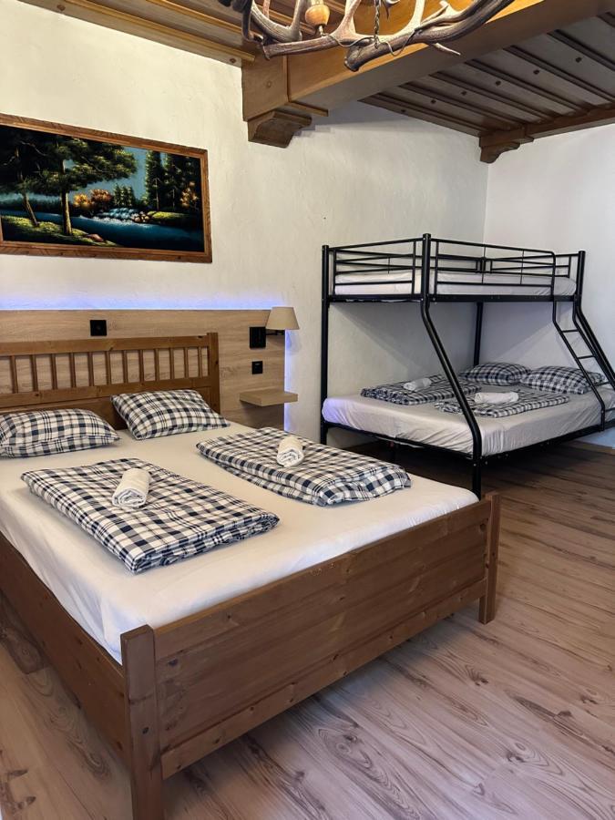 Hostel Lovely Rooms, City Center, Shared Bathroom, Windows To Corridor Villach Kültér fotó