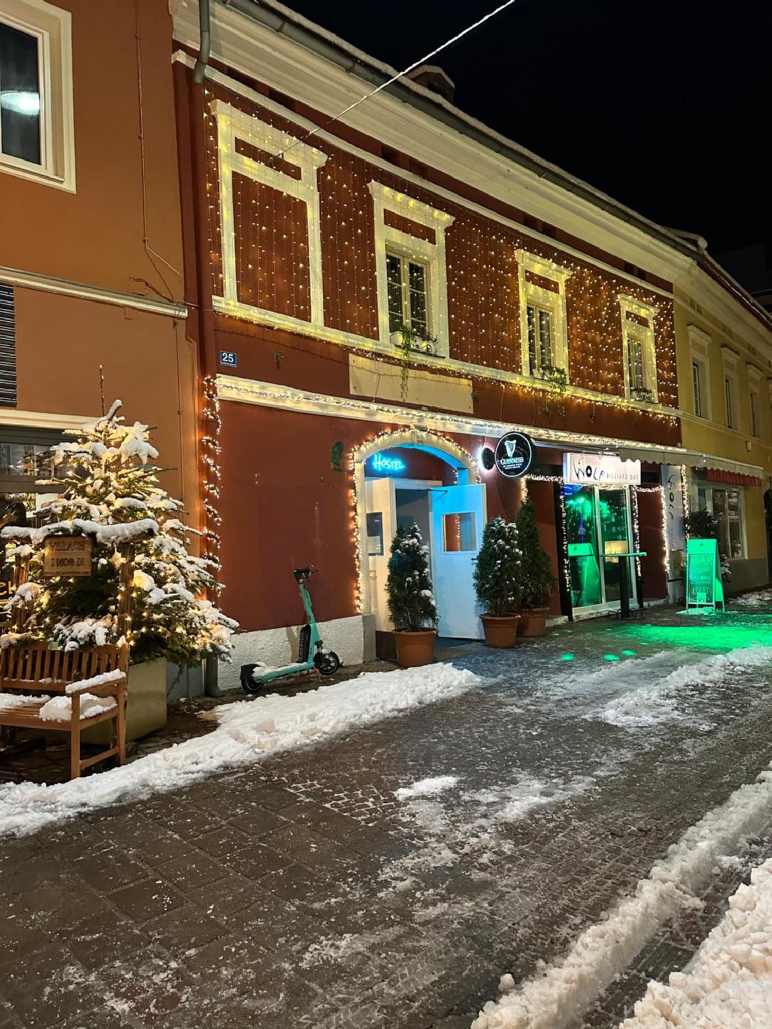 Hostel Lovely Rooms, City Center, Shared Bathroom, Windows To Corridor Villach Kültér fotó