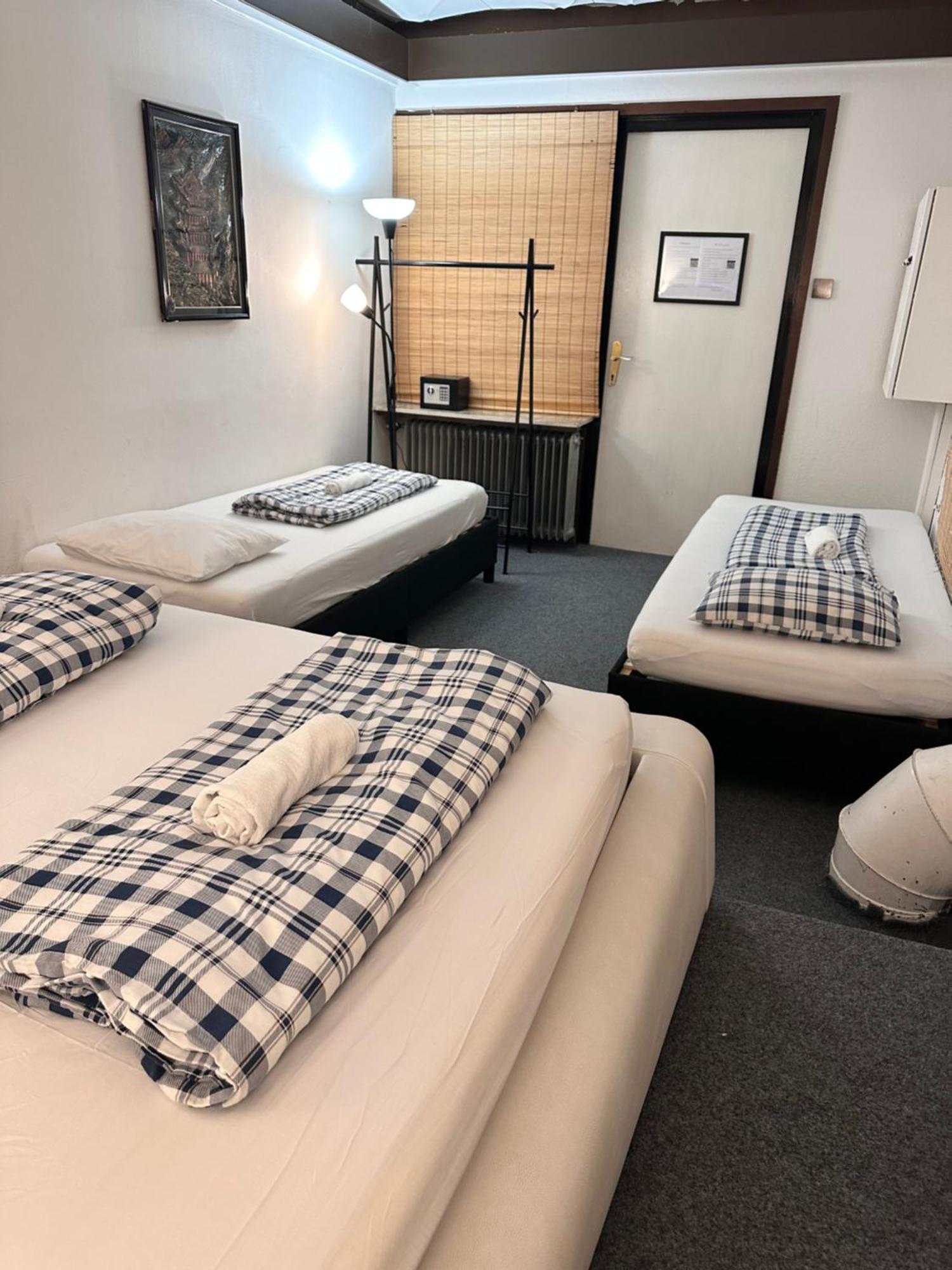 Hostel Lovely Rooms, City Center, Shared Bathroom, Windows To Corridor Villach Kültér fotó