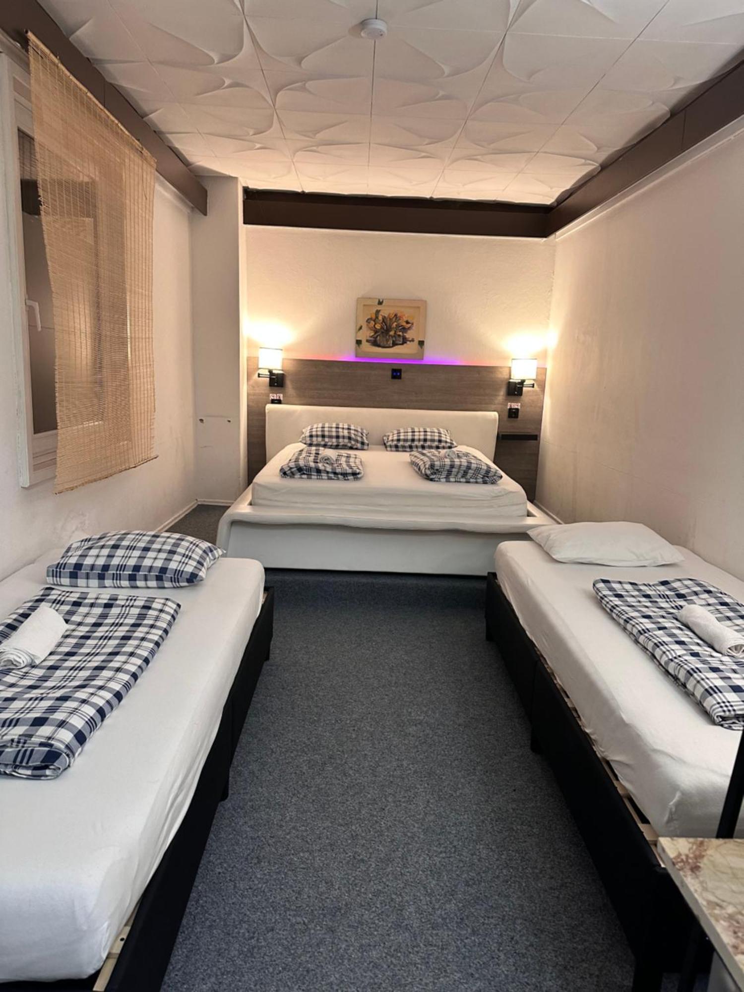 Hostel Lovely Rooms, City Center, Shared Bathroom, Windows To Corridor Villach Kültér fotó