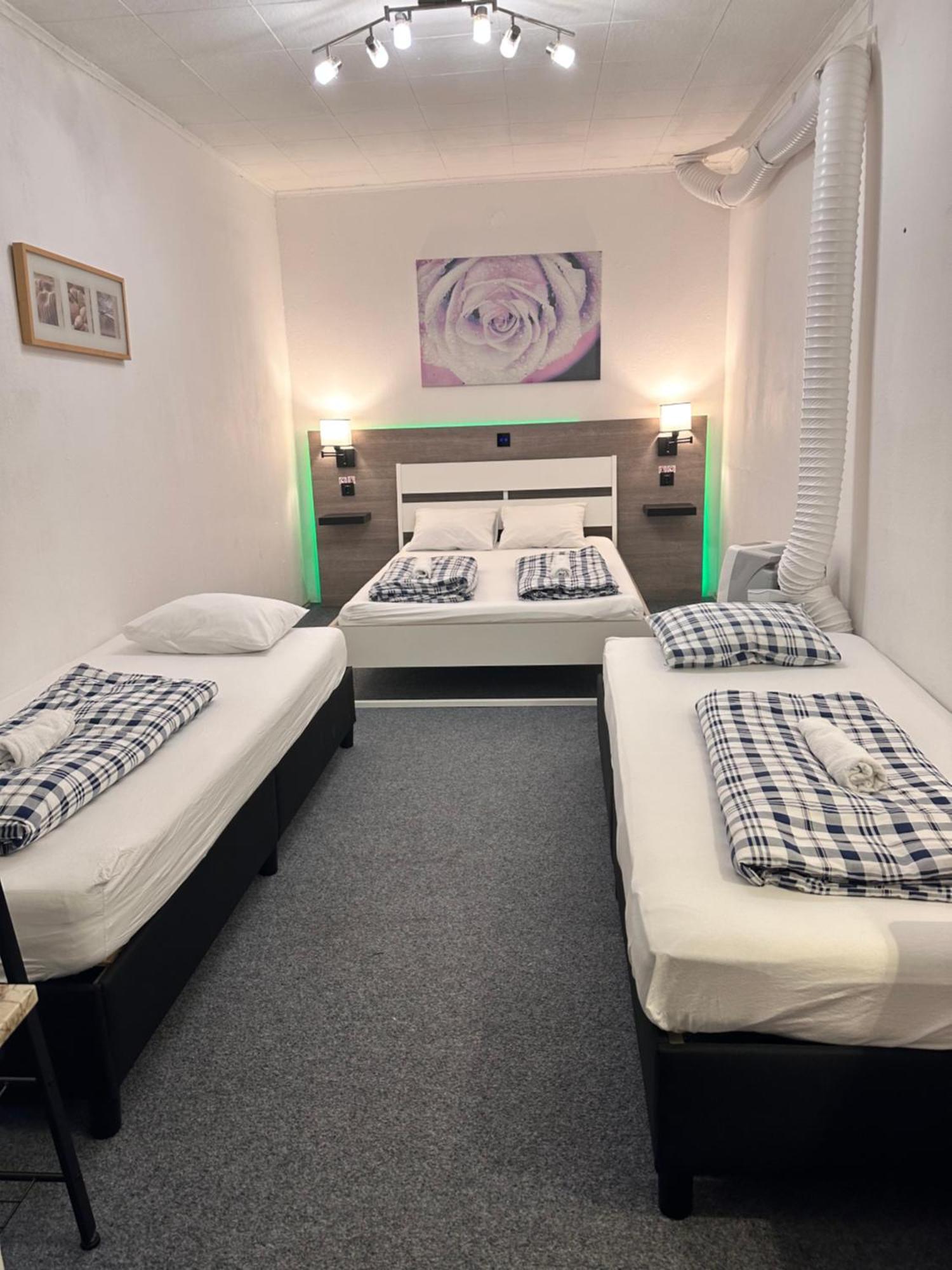 Hostel Lovely Rooms, City Center, Shared Bathroom, Windows To Corridor Villach Szoba fotó
