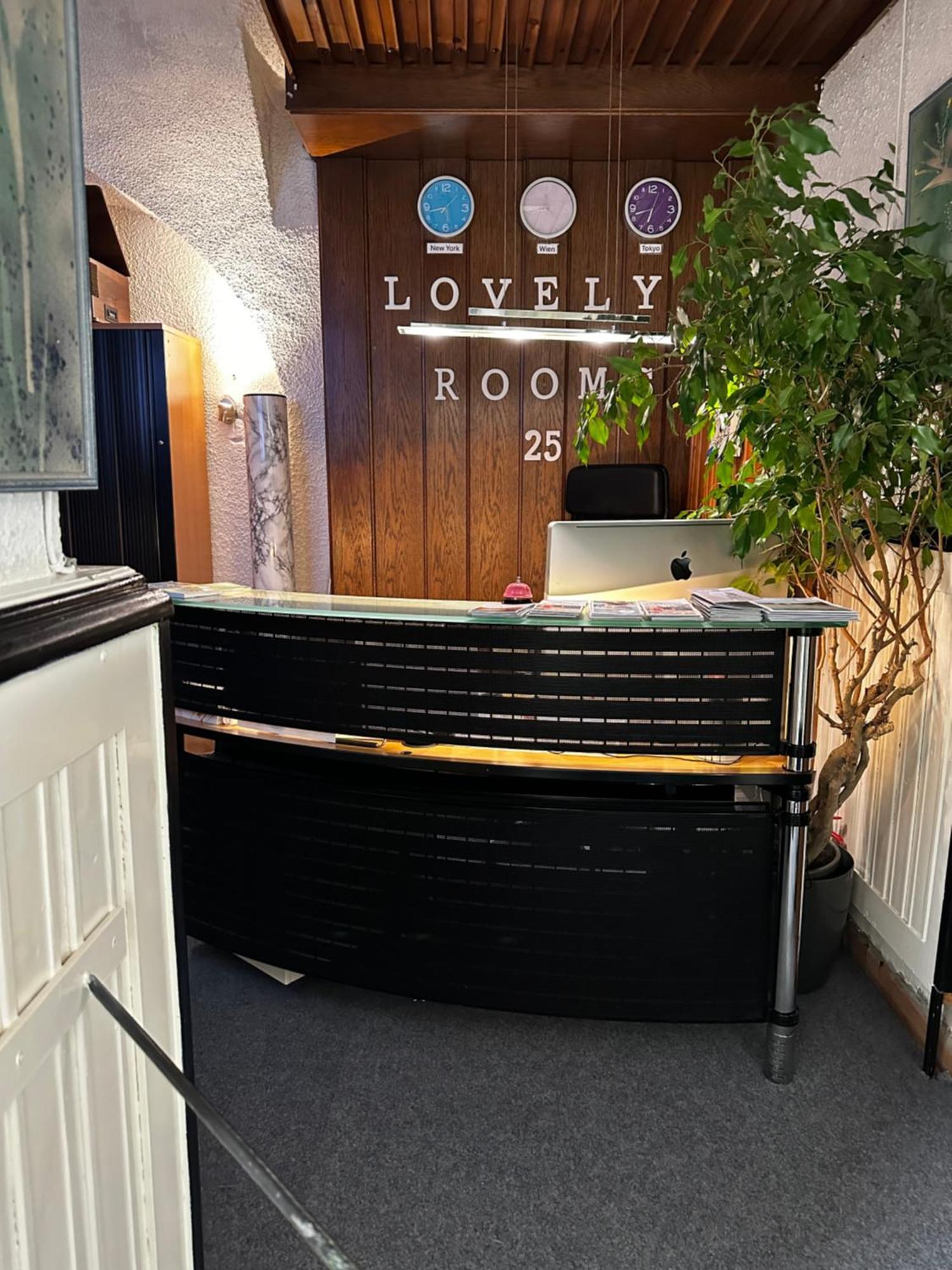 Hostel Lovely Rooms, City Center, Shared Bathroom, Windows To Corridor Villach Kültér fotó